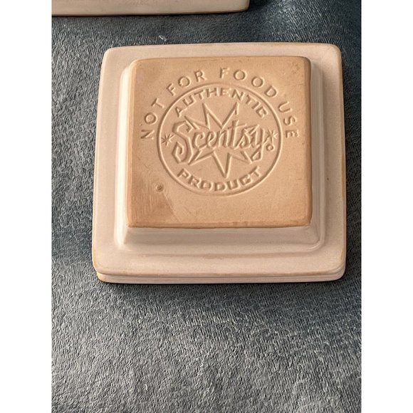 Retired Scentsy Warmers Full Size Windsor EUC - Picture 3 of 4